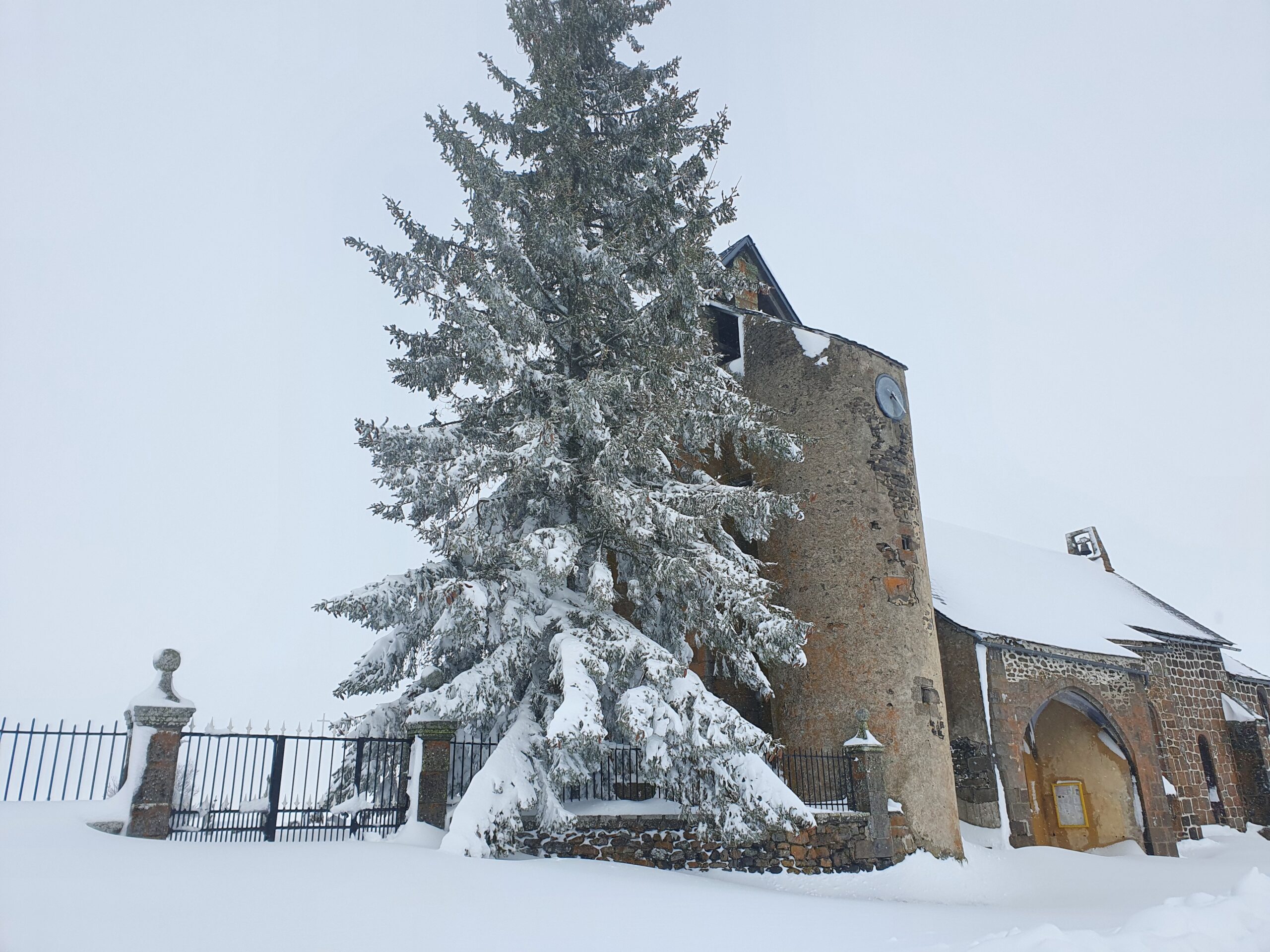 eglise cussac neige